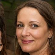 Insegnante di italiano in pensione fornisce aiuto compiti a ragazzi/e delle scuole superiori